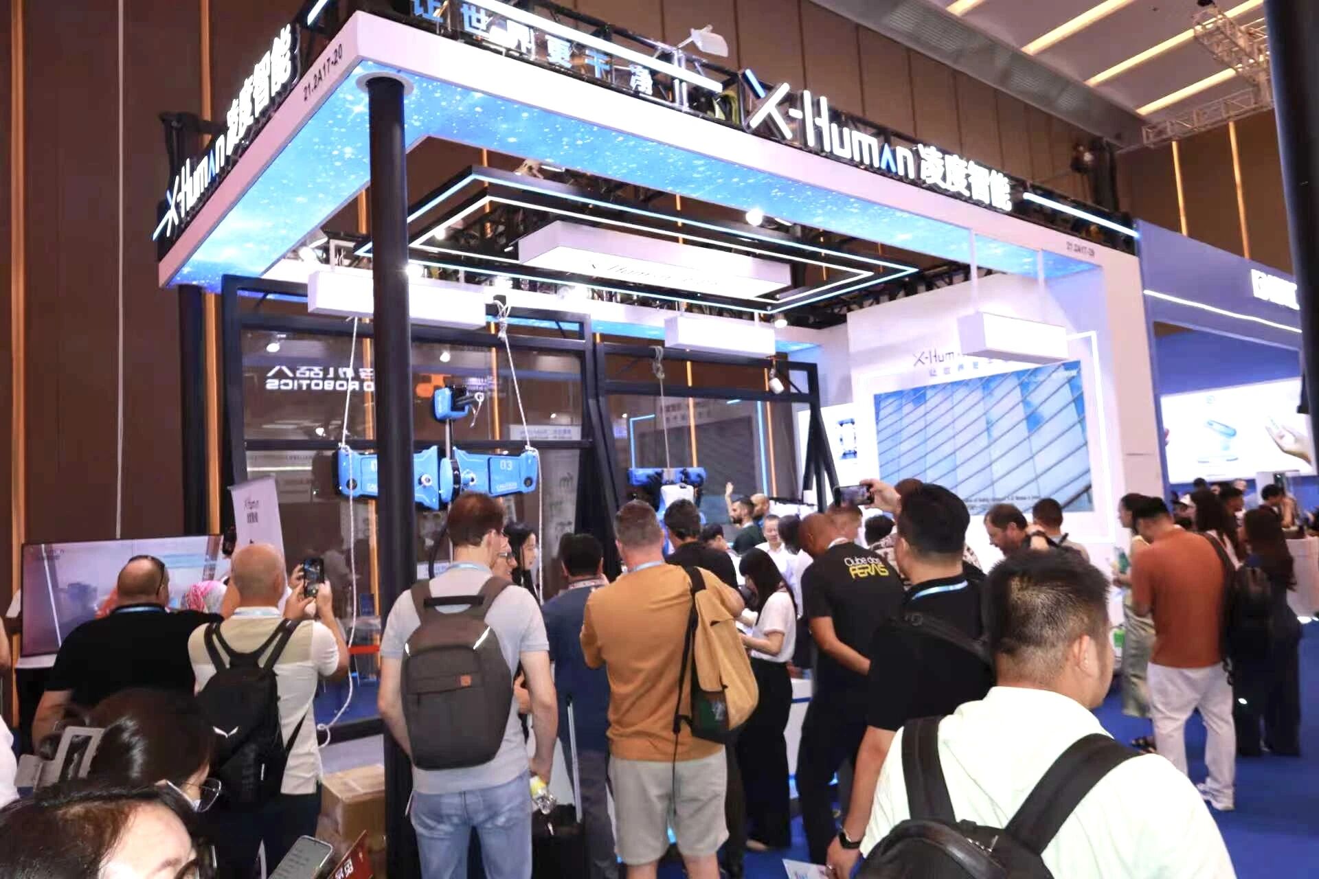 中国机器人爆单了，有公司3天光速签约700万