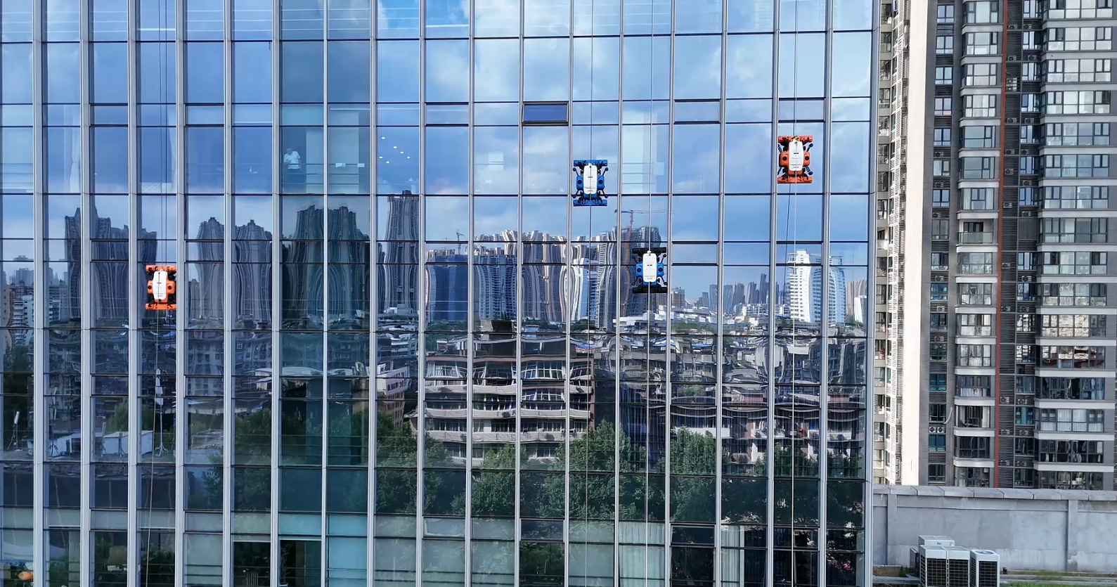 武汉招商时代总部幕墙清洗