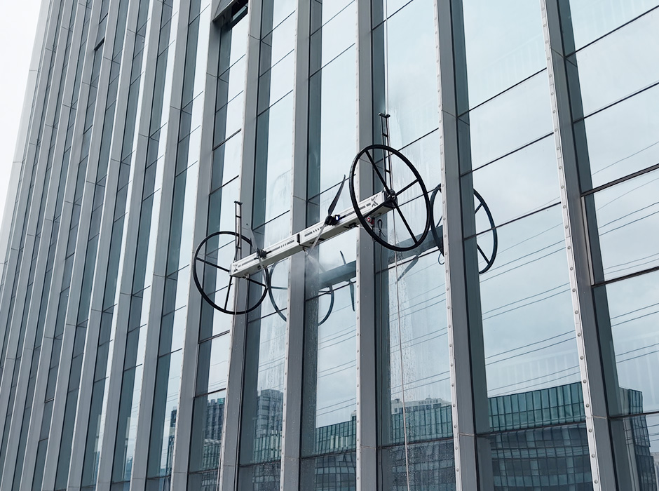 凌风 S1越障幕墙清洁机器人