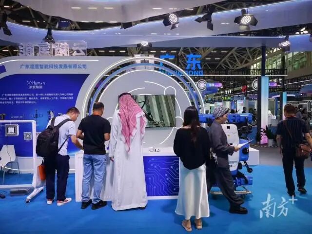 南方日报报道 | 中博会闭幕观察：中小企业的AI“新帮手”来了！
